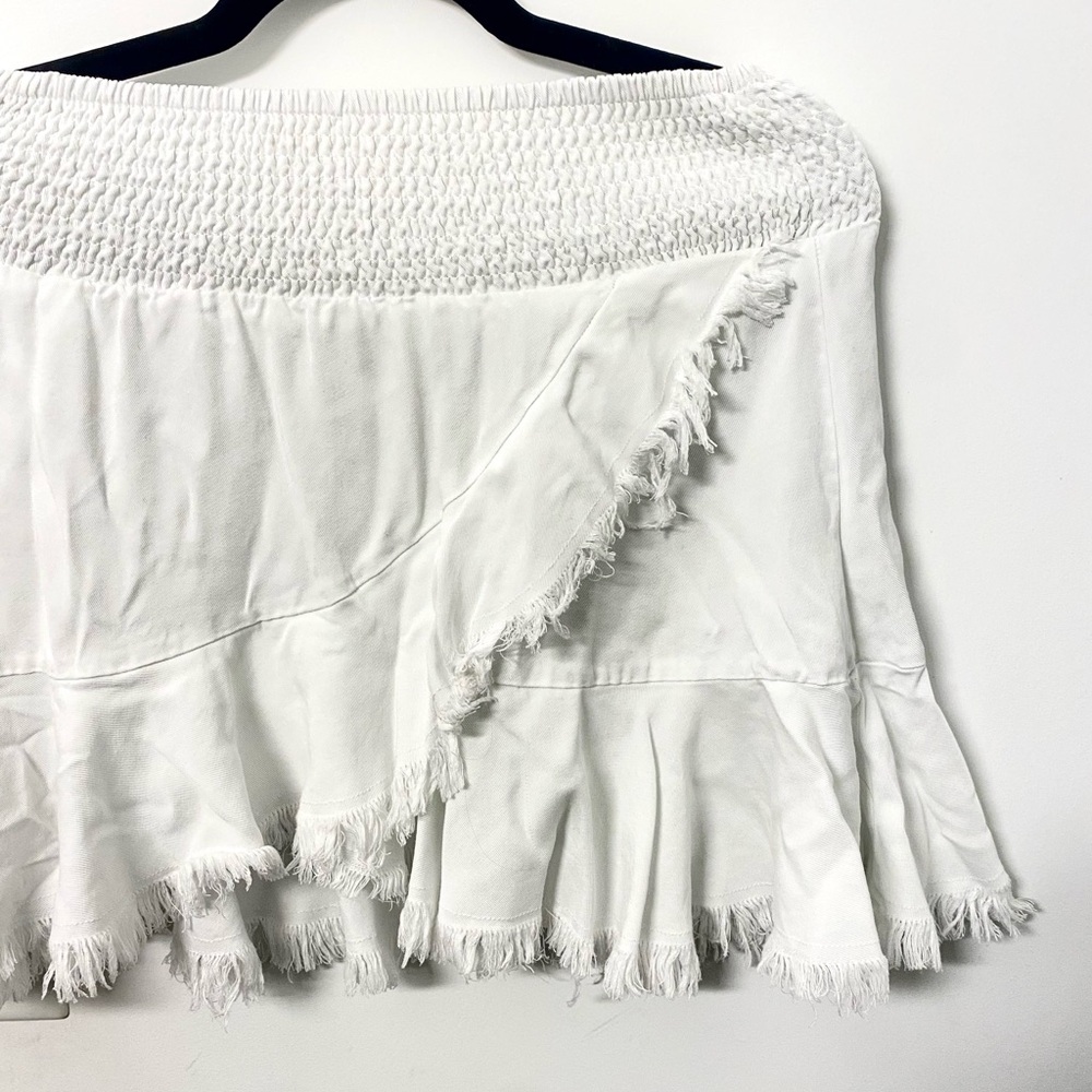 Beautiful mini skirt!!🤍🤍